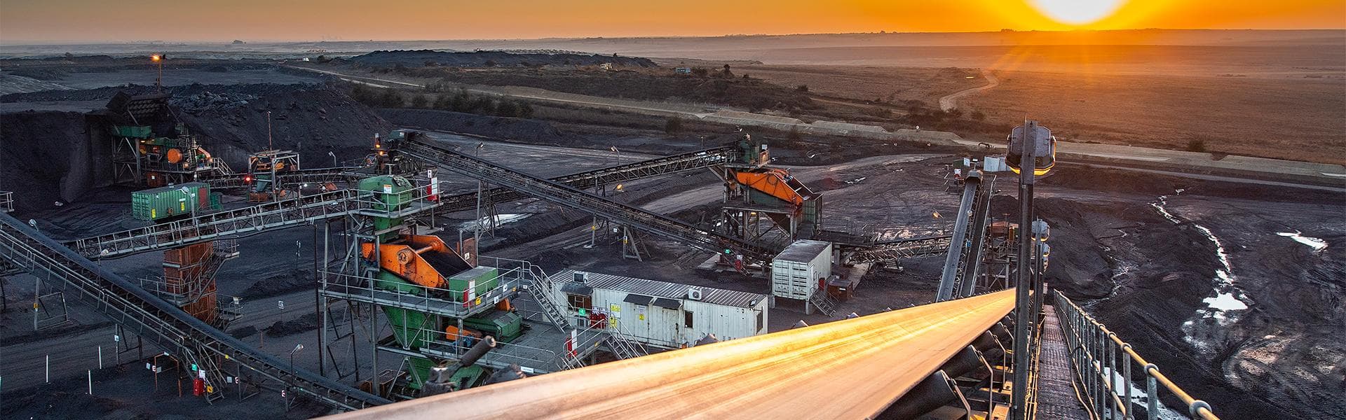 Operación minera coordinada desde una vista de cumplimiento